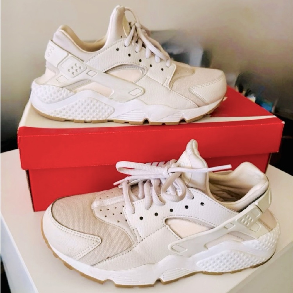 Nike Women's Sneakers in Desert Sand - pre owned